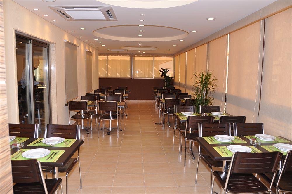Orient Prince Hotel Бейрут Ресторант снимка