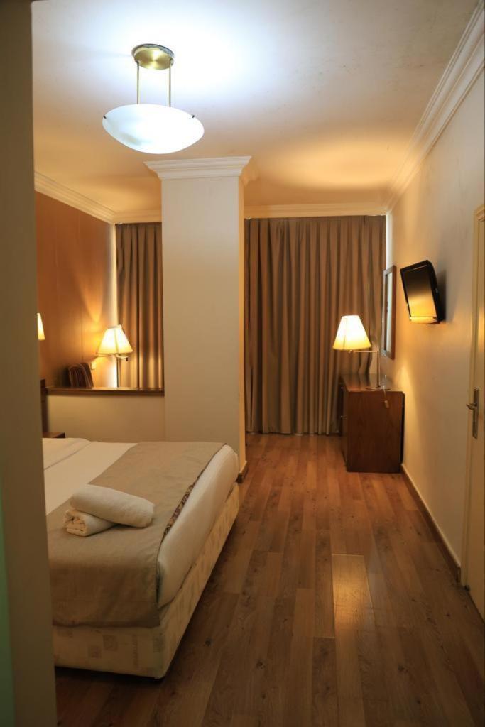 Orient Prince Hotel Бейрут Екстериор снимка