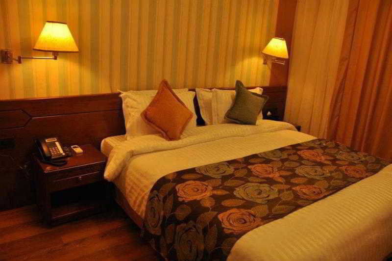 Orient Prince Hotel Бейрут Екстериор снимка